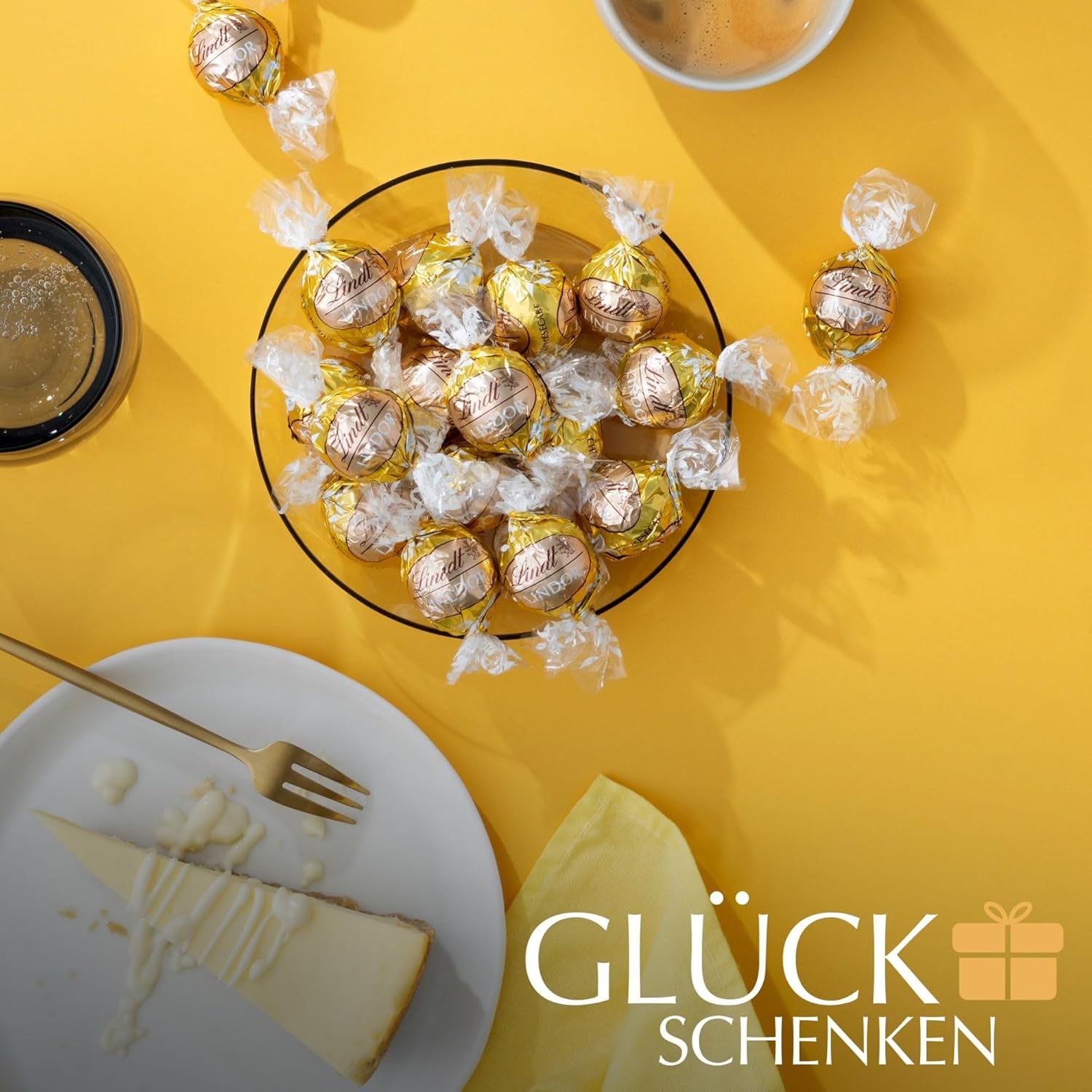 Czekolada Lindta | Torba na sernik LINDOR | 1 kg | 80 Kulek z białej mlecznej czekolady z rozpływającym się w ustach sernikiem | Prezent w postaci czekolady do dzielenia się