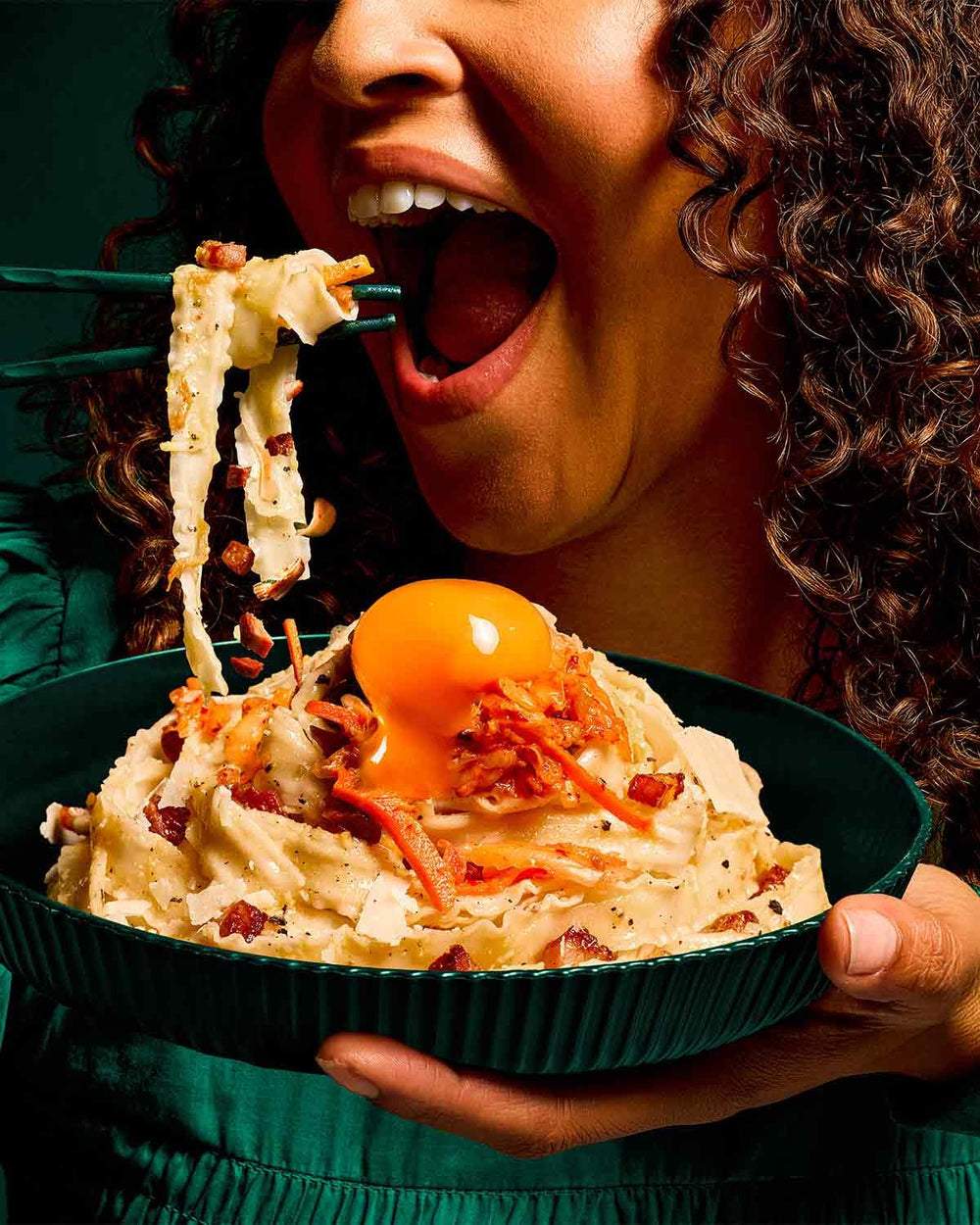 LEE KUM KEE Knife Cut Noodles - azjatycki makaron cięty nożem o pikantnej, twardej konsystencji, idealny do dań z woka i zup, półwytrawny, dwie porcje w opakowaniu, opakowanie zbiorcze 6 x 180 g