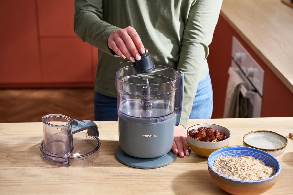 Kenwood Multipro Go FDP22.000GY, Robot Da Cucina Che Trita, Affetta, Grattugia, Riduce in Purea E Impasta, Ciotola Da 1.3L, Lame per Impastare, Disco Da 4 Mm, 650W, Storm Blu Mama si Copilul Naty Shop