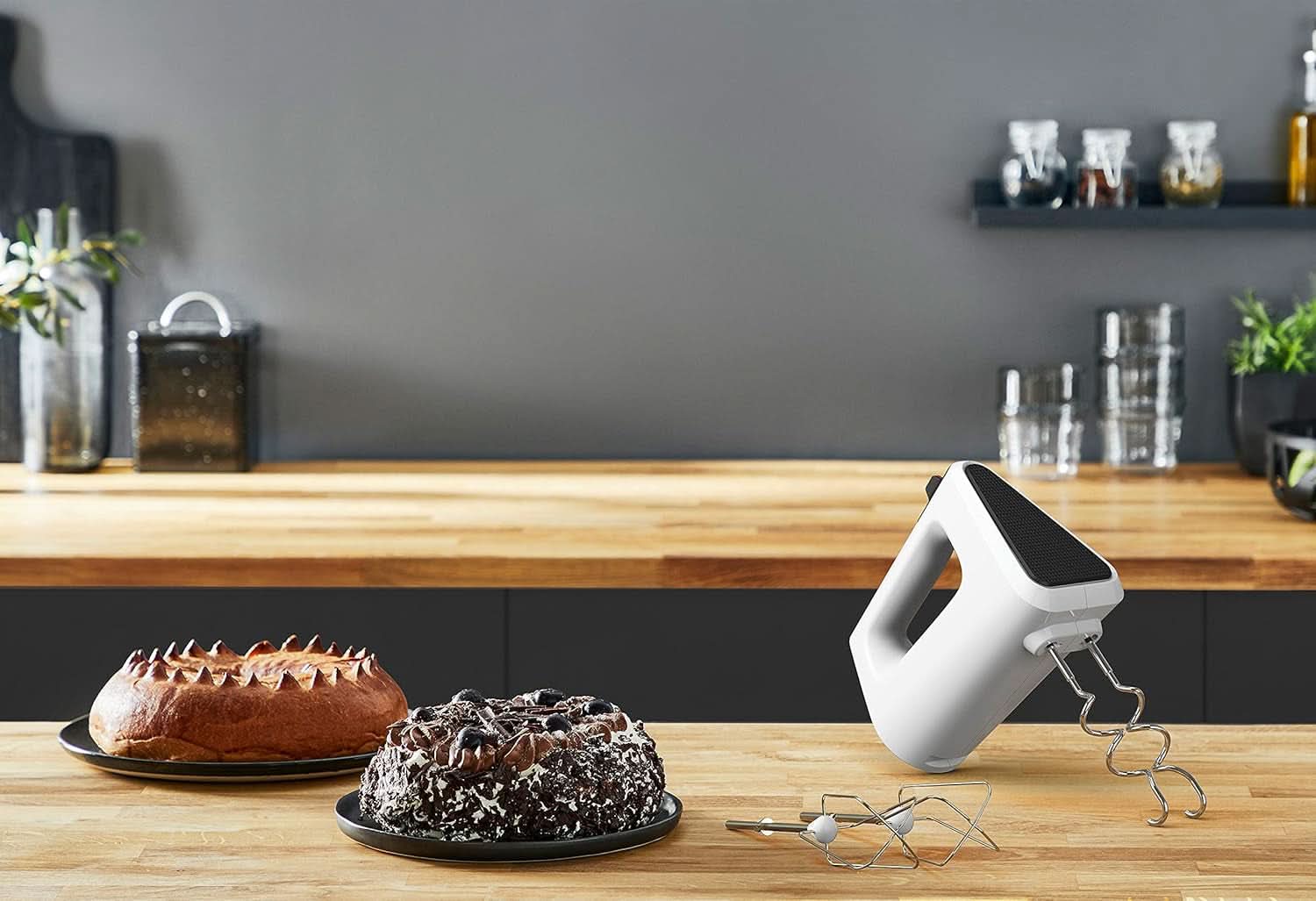 Krups GN4001 3 Mix 4000 Mikser ręczny | 450 W | Solidna konstrukcja | Sterownik zmiennej prędkości | Funkcja Turbo-Und Auswurf | Zawiera 2 Rührbesen i 2 Knethaken | Weiß/Grau Kitchen Naty Shop