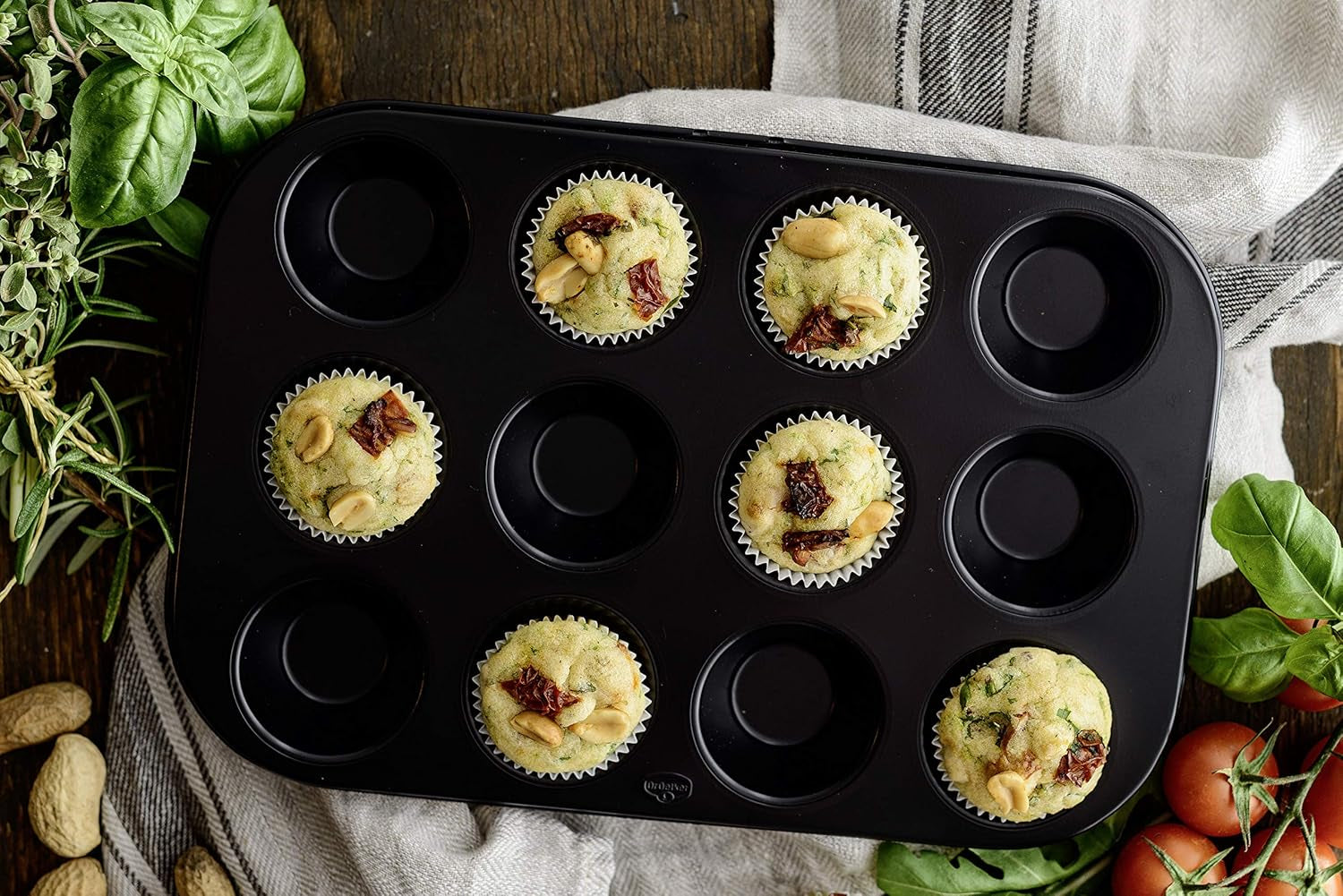 Dr. Oetker - Tava de copt Tradition din aluminiu cu acoperire antiaderenta (culoare: negru), 1 bucata. Matrite si tavi pentru copt Naty Shop