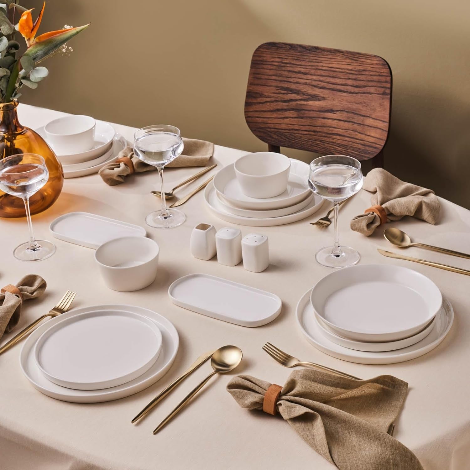 Set de veselă Karaca Stream Bone Bomo pentru 12 persoane, set elegant de farfurii pătrate, veselă elegantă din porțelan alb