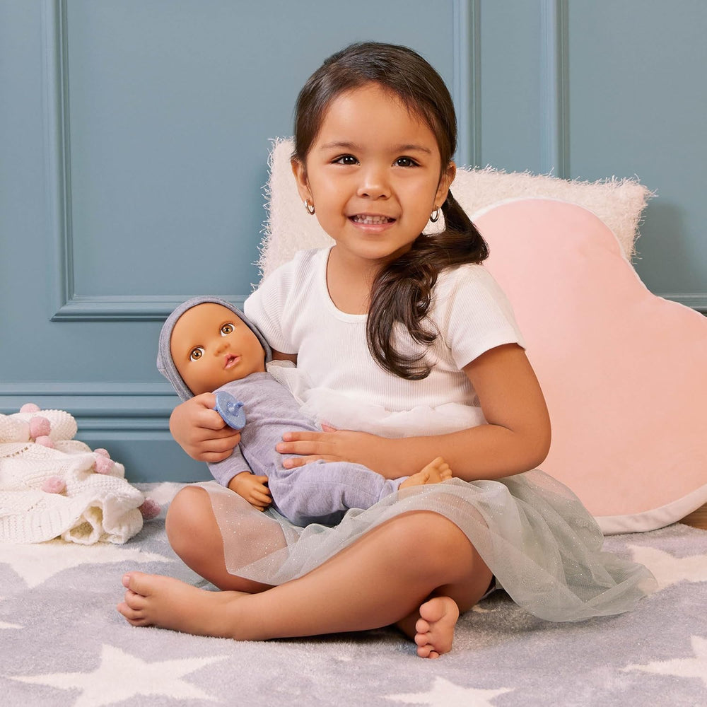 LullaBaby - Baby Puppe - Einteiler & Mütze - 36 cm Realistyczny Baby-Puppe - Orzech laskowy, brązowe oczy i miękkie ciało - Romper i Schnuller-Zubehör - Udawaj zabawę - Kinder 2 Jahre +