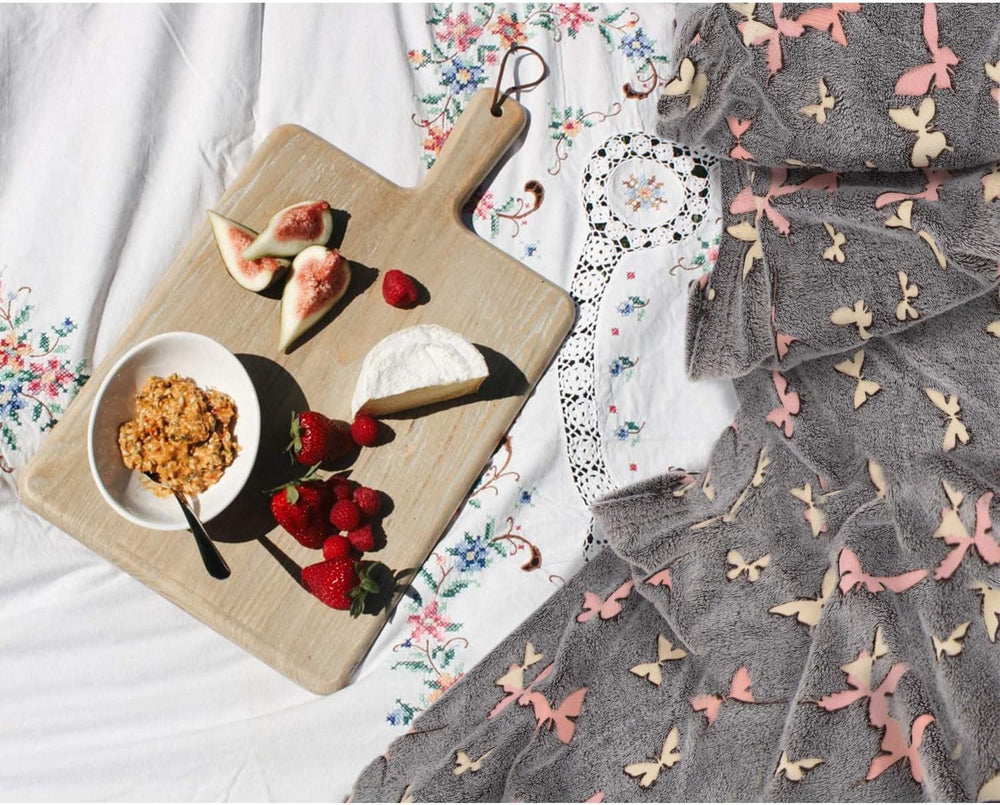 Kanguru Glow Narzuta Świecąca w ciemności Koc Motyl Miękki koc 130X150 cm Świecąca narzuta na sofę. Świecący w ciemności koc dziecięcy, szare Łóżka i koce Besuche den Kanguru-Store