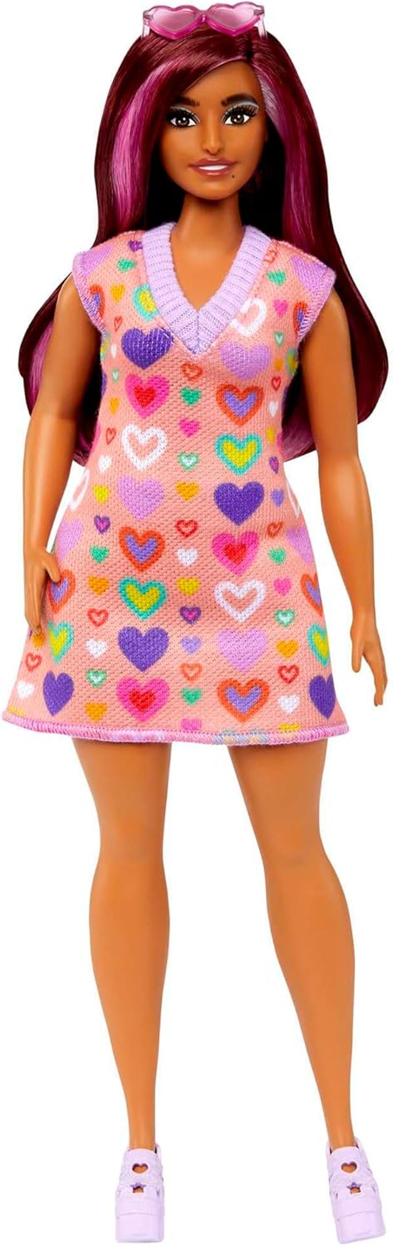 Barbie Fashionistas # 207 - Puppe mit Pulloverkleid, pinkfarbene Strähnen, Herzaufdruck, Sonnenbrille, Plateau-Schuhe, für Kinder ab 3 Jahren, HJT04