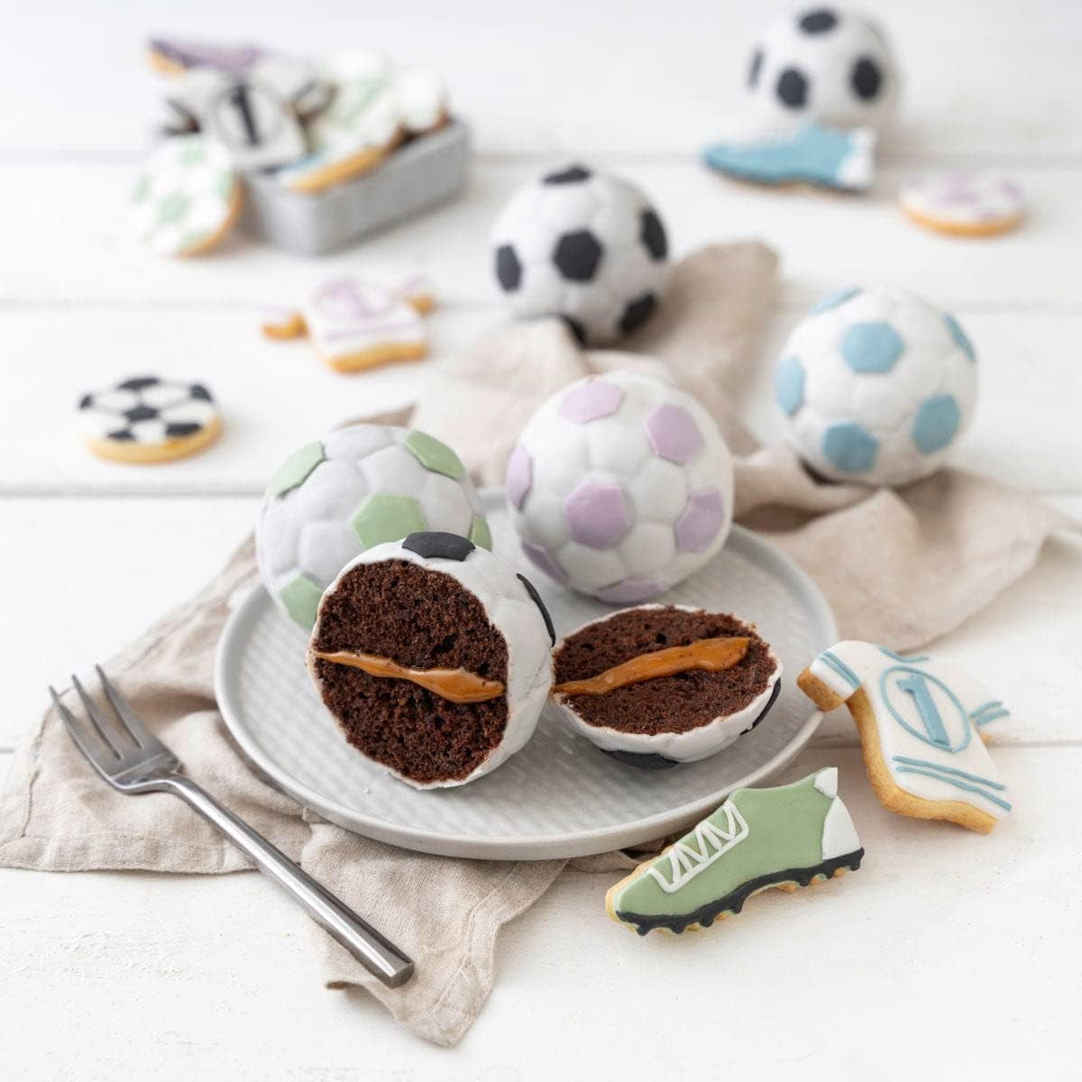 Zenker 12Er Muffinform – Muffinbackblech Für Muffins Und Cupcakes Aus Der Serie Soccer Baking – Hitzebeständiges 12Er Muffinblech Mit Antihaftbeschichtung, Schwarz Formy i blachy do pieczenia Naty Shop