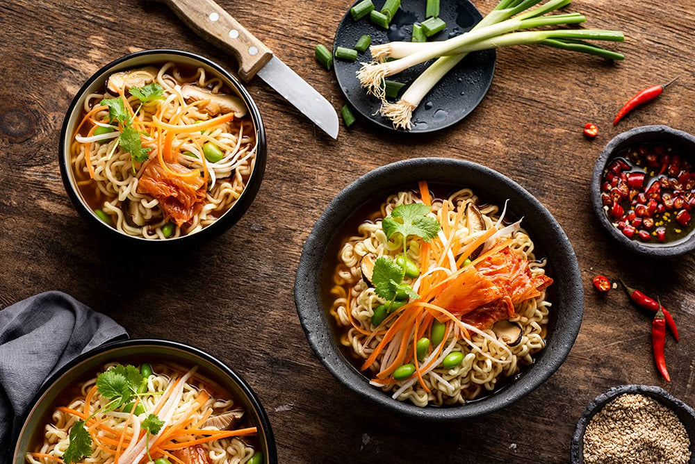 Nong Shim Kimchi Ramyun makaron instant - koreańska zupa ramen w filiżance - szybkie przygotowanie - 1 opakowanie 75g