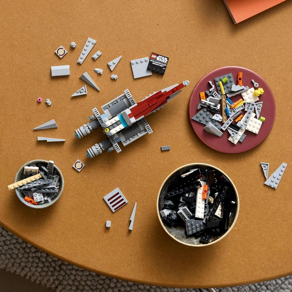 LEGO Star Wars 75404 Statek szturmowy klasy Acclamator z Ataku klonów — statek kosmiczny do kolekcjonowania, budowania i wystawiania — zestaw do budowania fantasy — prezent dla dorosłych i nastoletnich fanów Zestawy do budowania Besuche den LEGO-Store