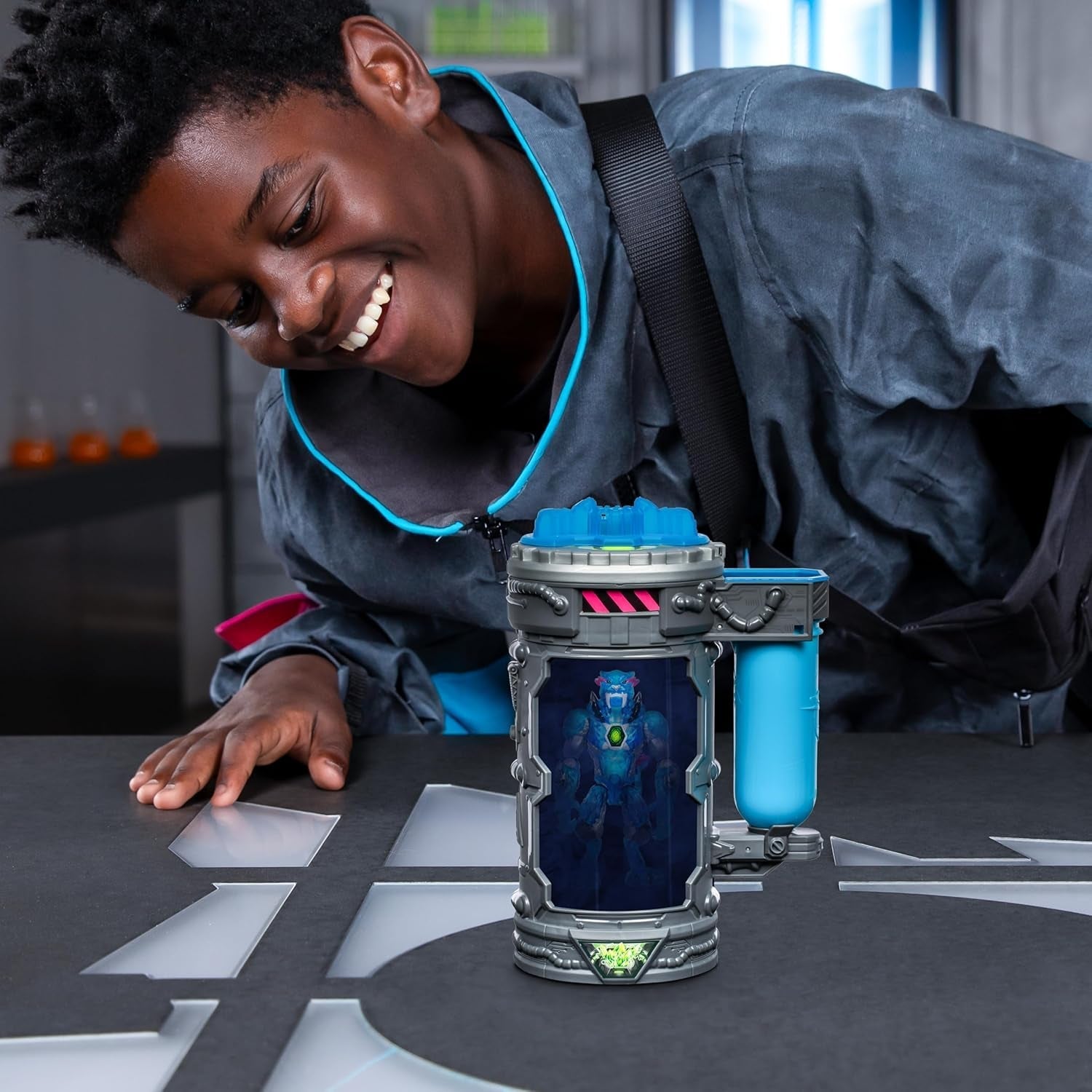 Przeprowadzki; Poruszaj największą bestią. Doświadcz i stwórz figurkę Stealth Panther firmy Mrbeast. 3 do zebrania: Iconic Panther, Stealth Panther, Metallic Panther Figurki Naty Shop