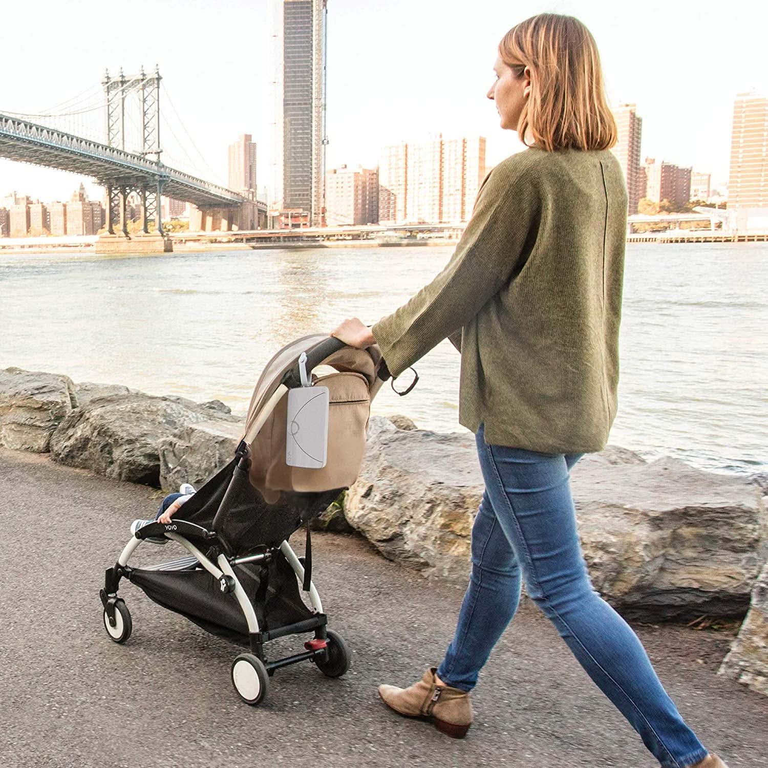 Uchwyt na chusteczki Ubbi on-the-Go Prezent dla niemowląt, szare chusteczki nawilżane dla niemowląt Naty Shop