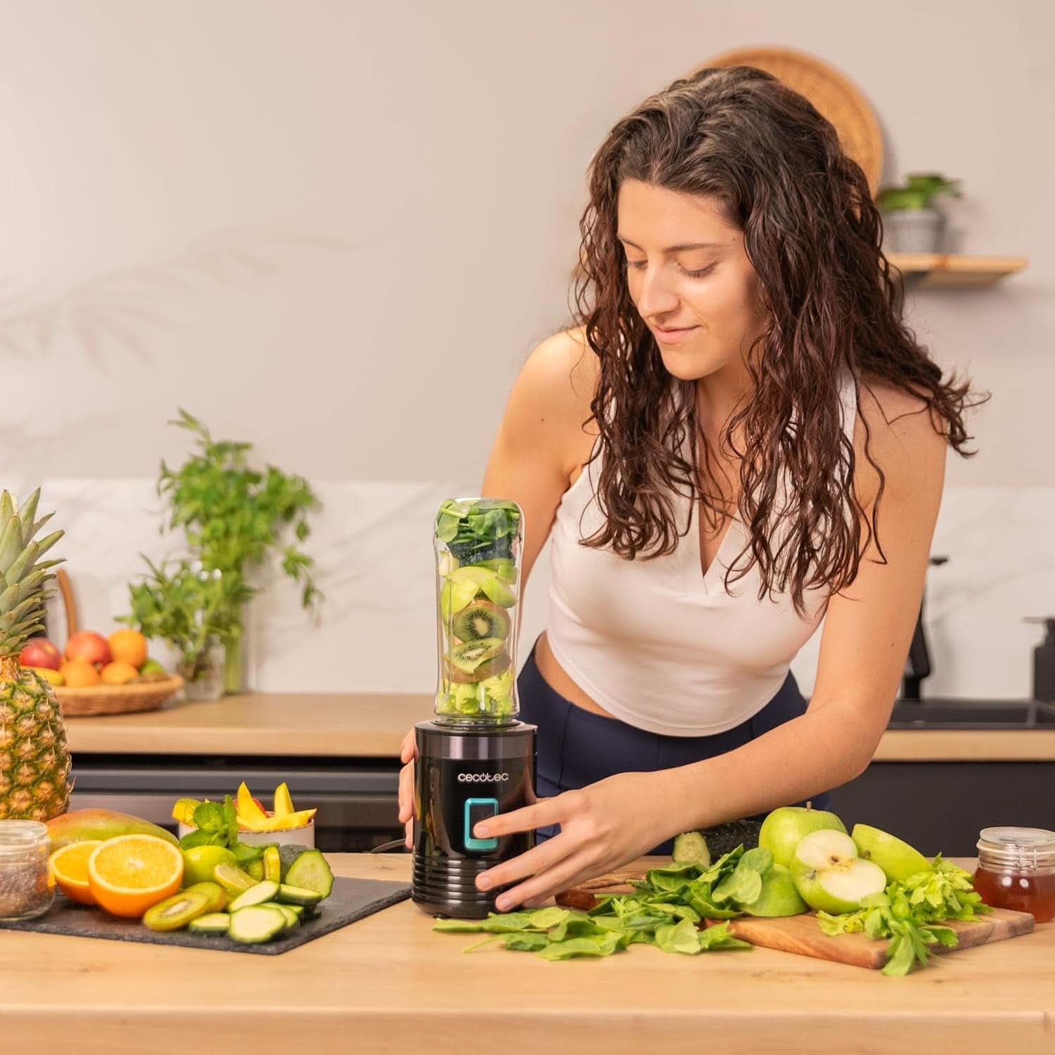 Cecotec Tragbarer Einzelmikser stojący Power Titanium 300 Easygo. 350W, Zerkleinert Eis, 4 Klingen Mit Schwarzer Titanbeschichtung, Inklusive 2 Kühlröhren, 2 Tragbaren Bechern Und 2 Deckeln Matka i dziecko Naty Shop