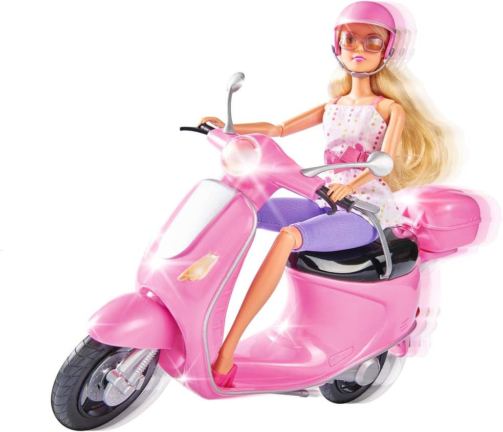 Simba 105730282 - Steffi Love Chic City Trotinetă, Steffi cu trotinetă roz, cu cască și compartiment pentru cască, păpușă de modă, 29 cm, pentru copii cu vârsta de la 3 ani în sus