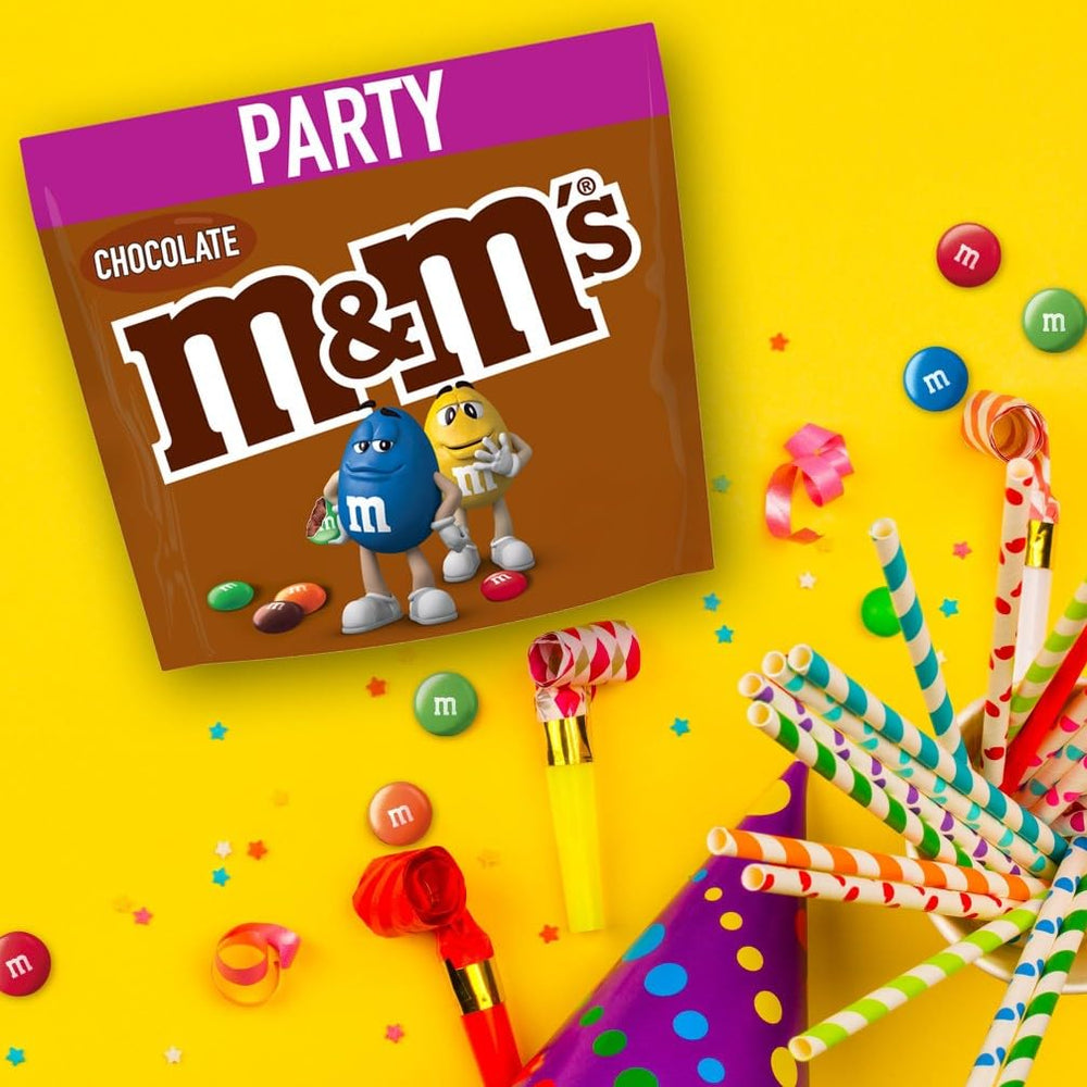 Duże opakowanie czekoladowych M&M's, chrupiąca czekoladowa soczewica z kolorową polewą cukrową, Party Mix, 1 x 800g, cukierki z motywem futbolu amerykańskiego