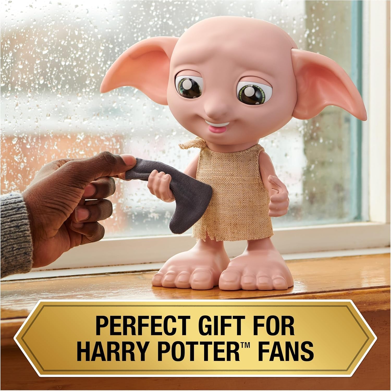 Spin Master 6067280 Wizarding World Harry Potter, Păpușă Magică Interactivă Dobby Elf cu Șosetă, Peste 30 de Sunete și Fraze, 21,6 cm, Jucărie pentru Copii, Negru