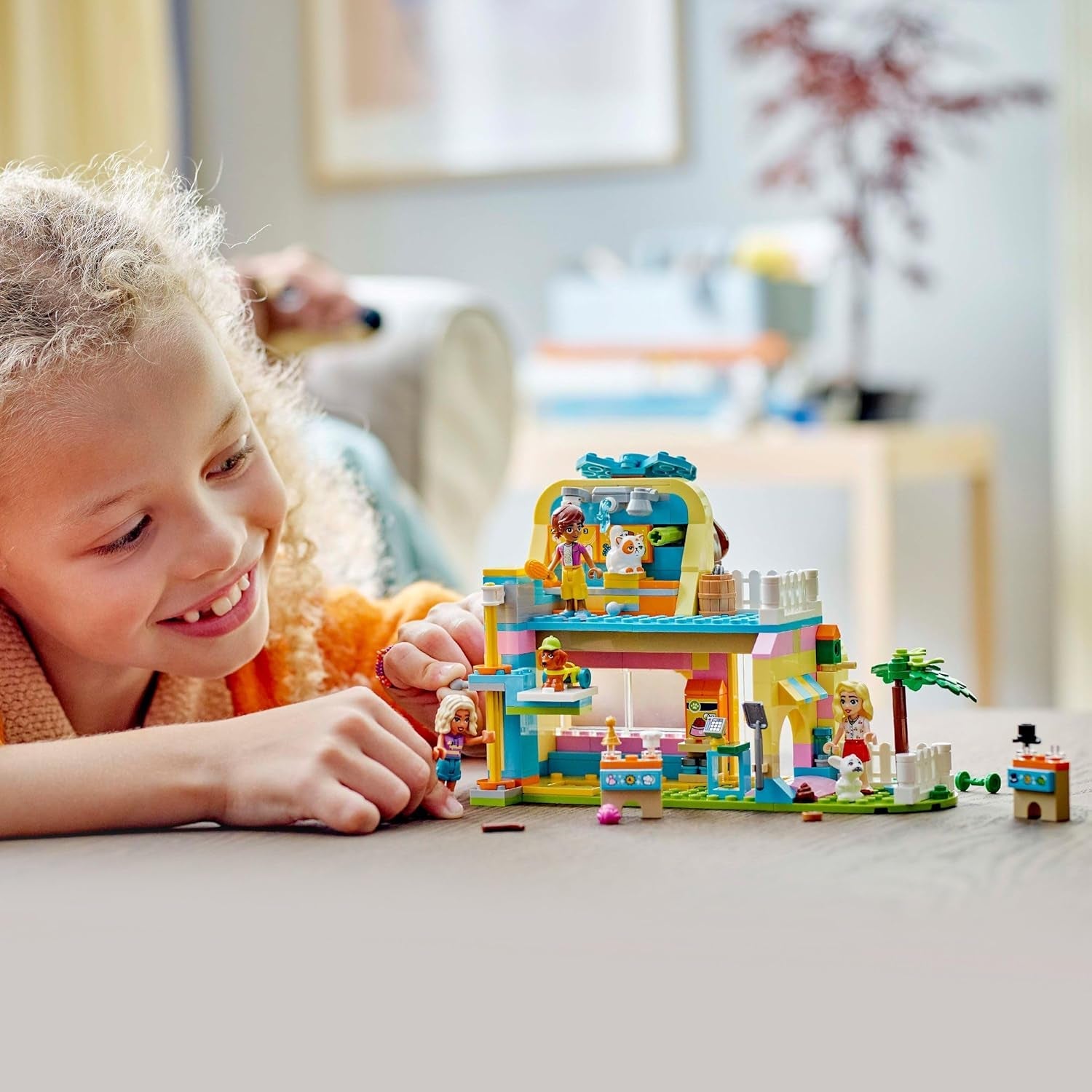 LEGO Friends Geschäft für Haustierzubehör - mit Hund, Katze und Kaninchen als Tierfiguren, 3 Minifiguren und viel Zubehör für die Haustierpflege - Geschenk für Mädchen und Jungen ab 6 Jahren - 42650