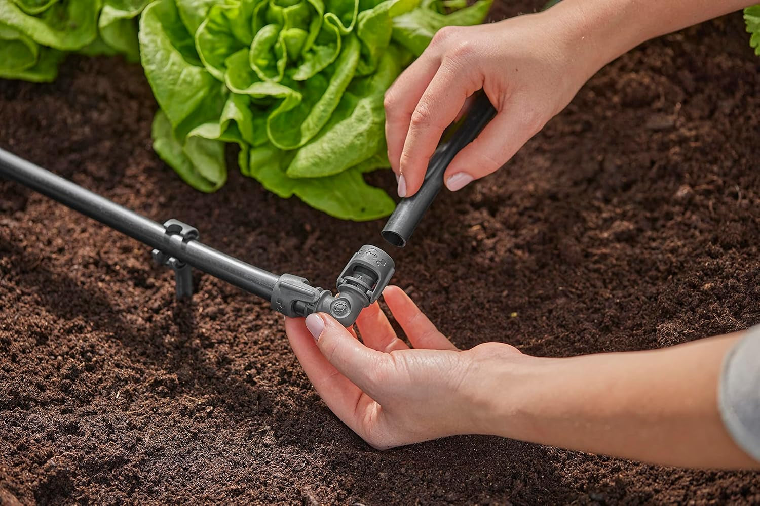 Piesă în L pentru sistemul de irigare Gardena Micro-Drip 13 mm (1/2 inch): Conector pentru țeavă pentru schimbarea direcției țevilor de alimentare de 13 mm, asamblare fără unelte, reutilizabil (13202-20)
