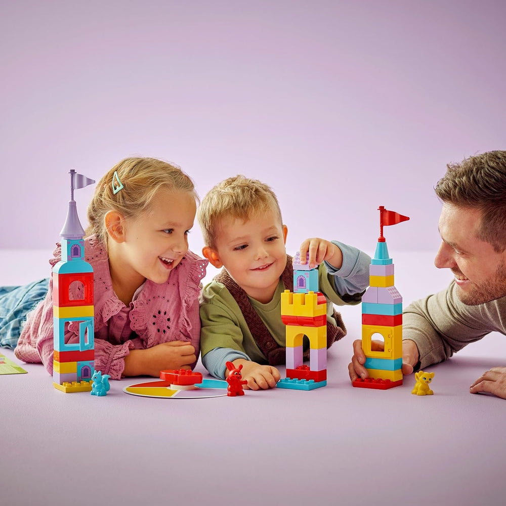 LEGO DUPLO Hopsys Burgspiel - Lernspielzeug zur Förderung der Motorik für Kleinkinder - 3 Tierfiguren, Spielzeugschloss & Brettspiel mit Drehscheibe - Geschenk für Mädchen & Jungen ab 3 Jahren - 10450