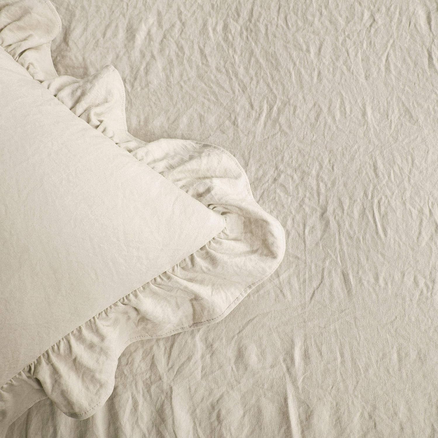 Zestaw pościeli ze spódnicą z falbanami Lush Decor 3-częściowy luksusowy zestaw pościeli do wiejskiego domu Eleganckie, urocze detale z falbanami Ponadczasowy styl i klasyczny design Miękkie i lekkie King Size Lush Decor Łóżka i kołdry