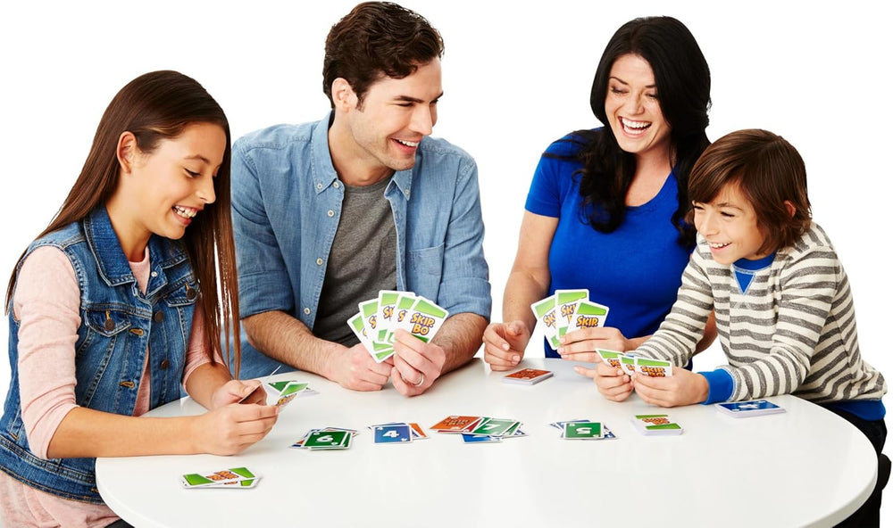 Mattel Games Skip-BO, Joc de cărți pentru familie, Perfect ca joc pentru copii, joc de călătorie sau joc pentru adulți, Joc de societate, pentru 2-6 jucători, Vârste 7+, 52370