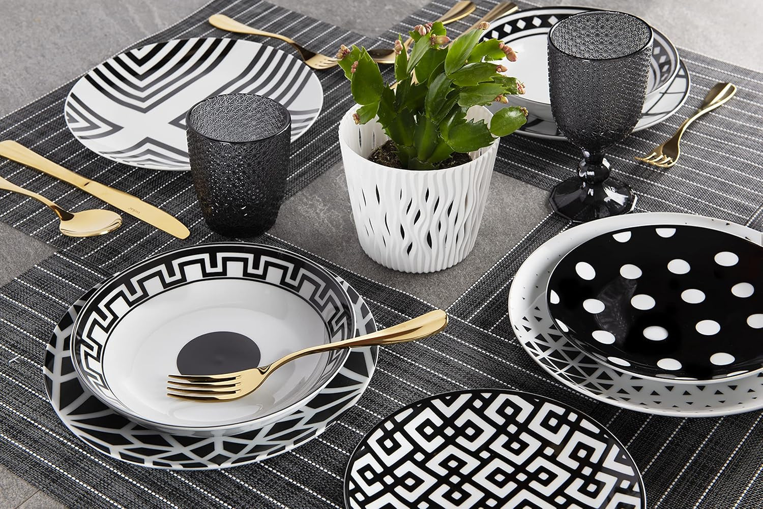 Set de veselă Excelsa Emily, porțelan, alb/negru, 18 piese