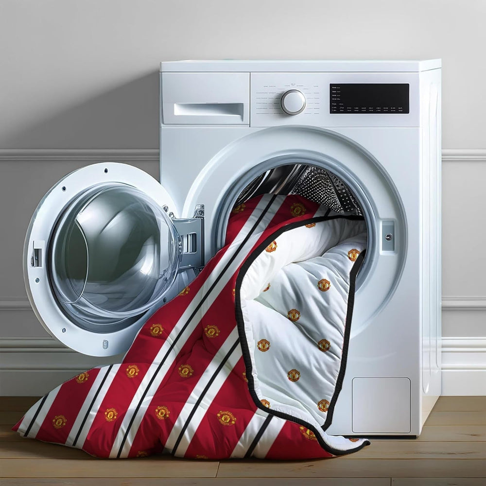 Manchester United FC Official Single Duvet, Reversible, Red & White, Coverless, Football Quilt, Pillowcase, Lavabil, Perfect pentru călătorii, Overnight Stays, 10.5 Tog Plapumi si pilote Naty Shop