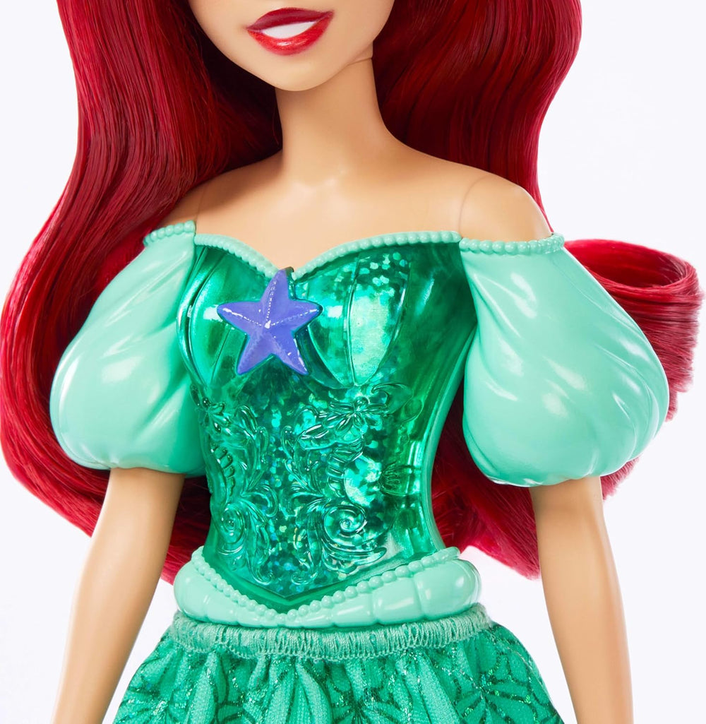 Păpușa Mattel Disney Prințesa Ariel, păr lung pentru coafat, poziționabilă, pantofi și diademă detașabile, cadouri Disney, jucărie pentru vârste de la 3 ani în sus, HLW10