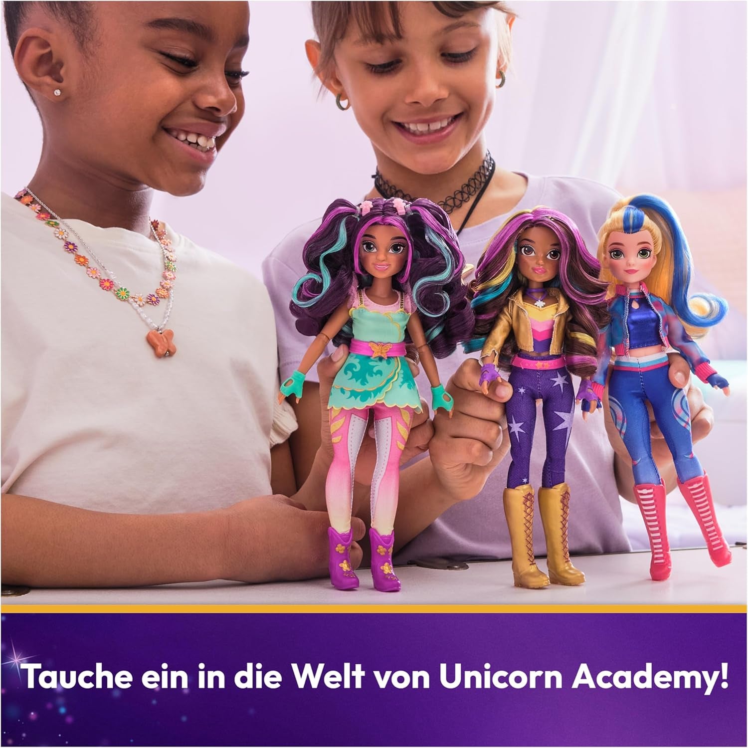 Unicorn Academy Ankleidepuppe Ava - die Originalpuppe zur beliebten Netflix-Serie, 24 cm groß und mit 7 Accessoires für fantasievolles Rollenspiel, für Kinder ab 4 Jahren