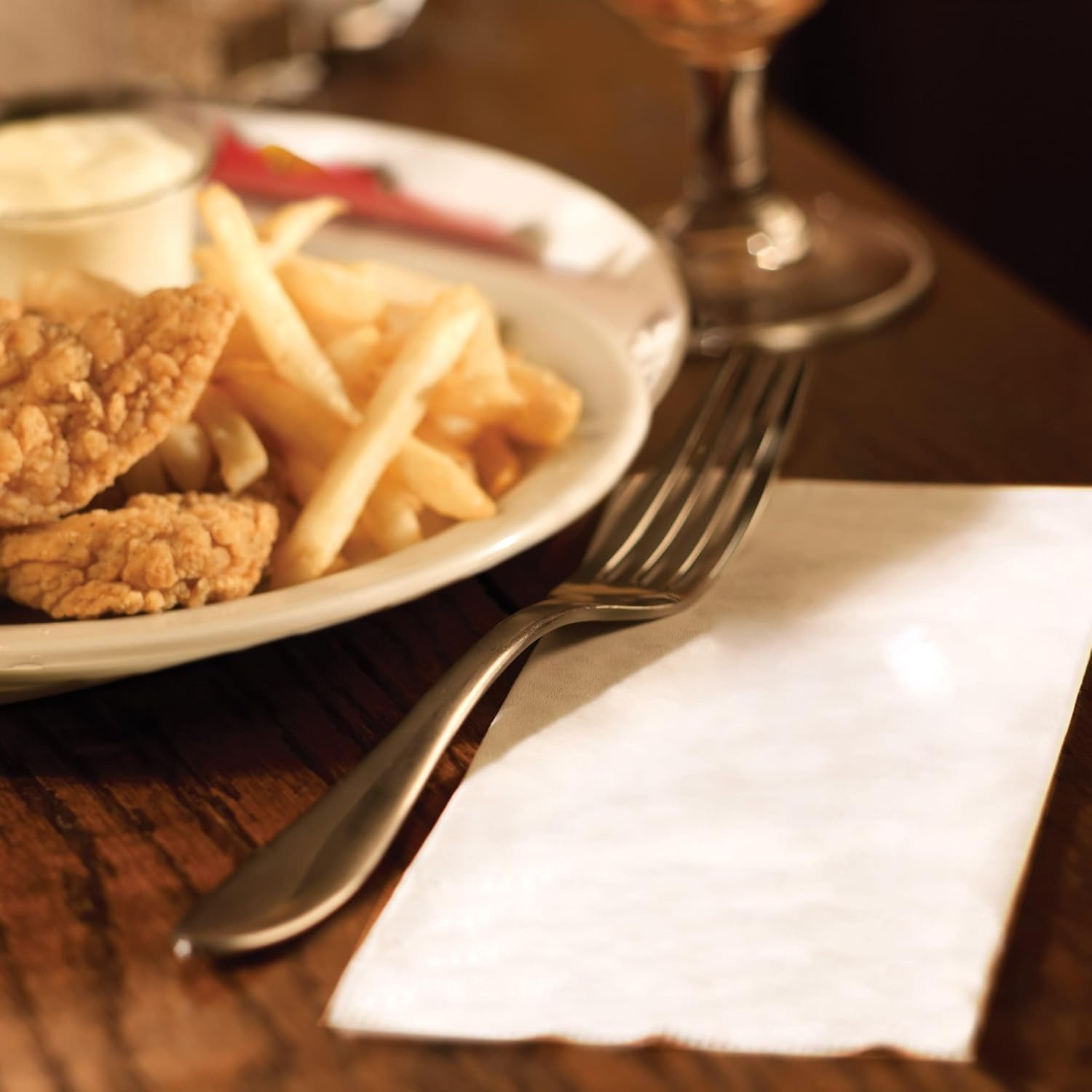 Tork Soft Lunch Napkin alb, pliat 1/8, 3 straturi, 33 cm × 33 cm, 150 șervețele, 477416