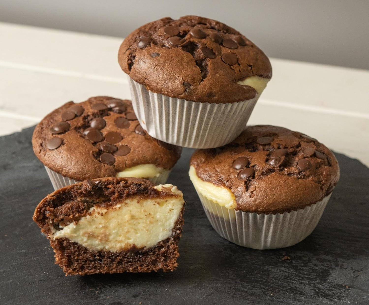 RUF Sernik-Muffiny Backmischung, Muffiny w stylu amerykańskim Mit Cremiger Füllung, Einfache Zubereitung, 12 Muffin-Förmchen Inklusive Naty Shop