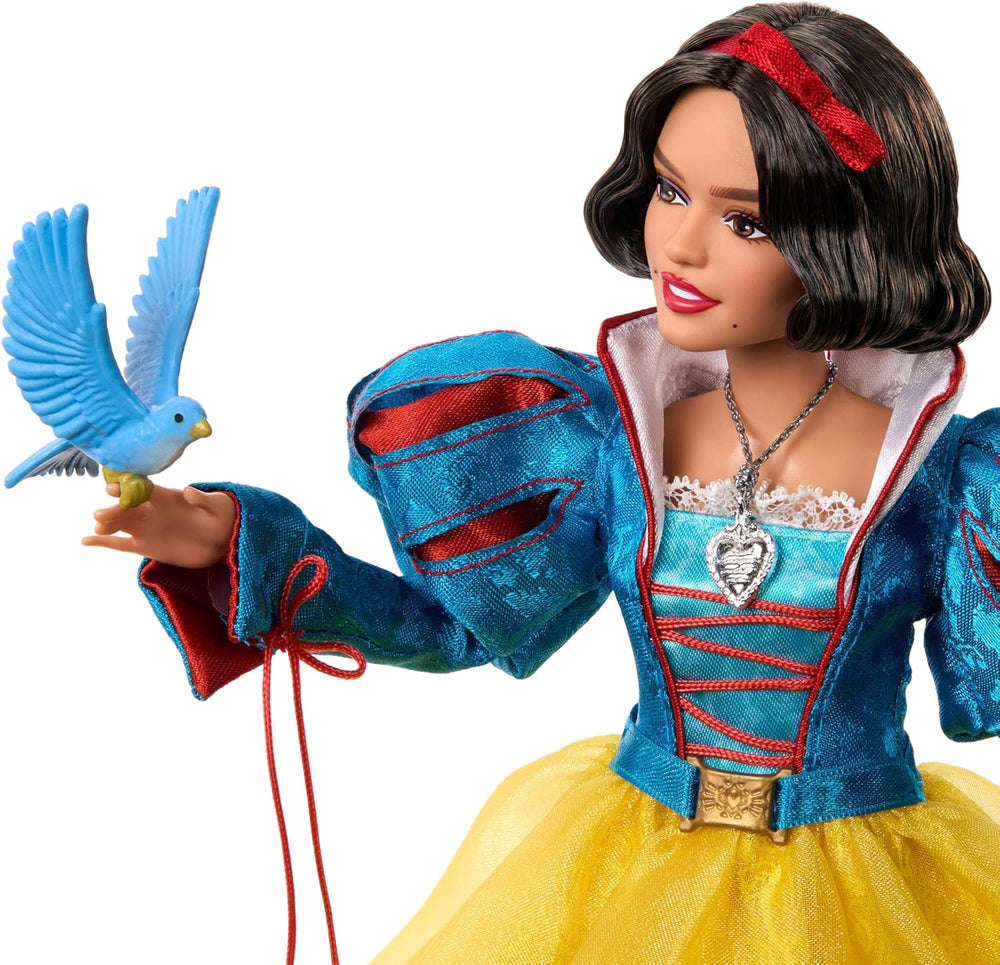 Mattel Disney Schneewittchen Sammelfigur-Modepuppe w charakterystycznym stroju, inspirowany filmem Disney Live-Action, Geschenke für Kinder und Sammler, HVY53