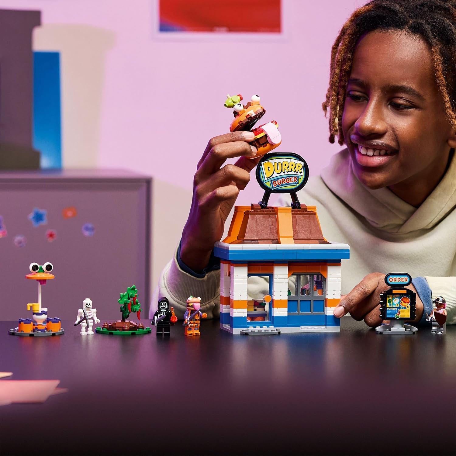 LEGO Fortnite Durrr Burger Restaurant - Gaming Spielzeug mit Strandbomber, Beefboss, Schmierfink und EIN Skelett Minifiguren - Sammelbares Gamer Geschenk für Jungen und Mädchen ab 10 Jahren - 77076