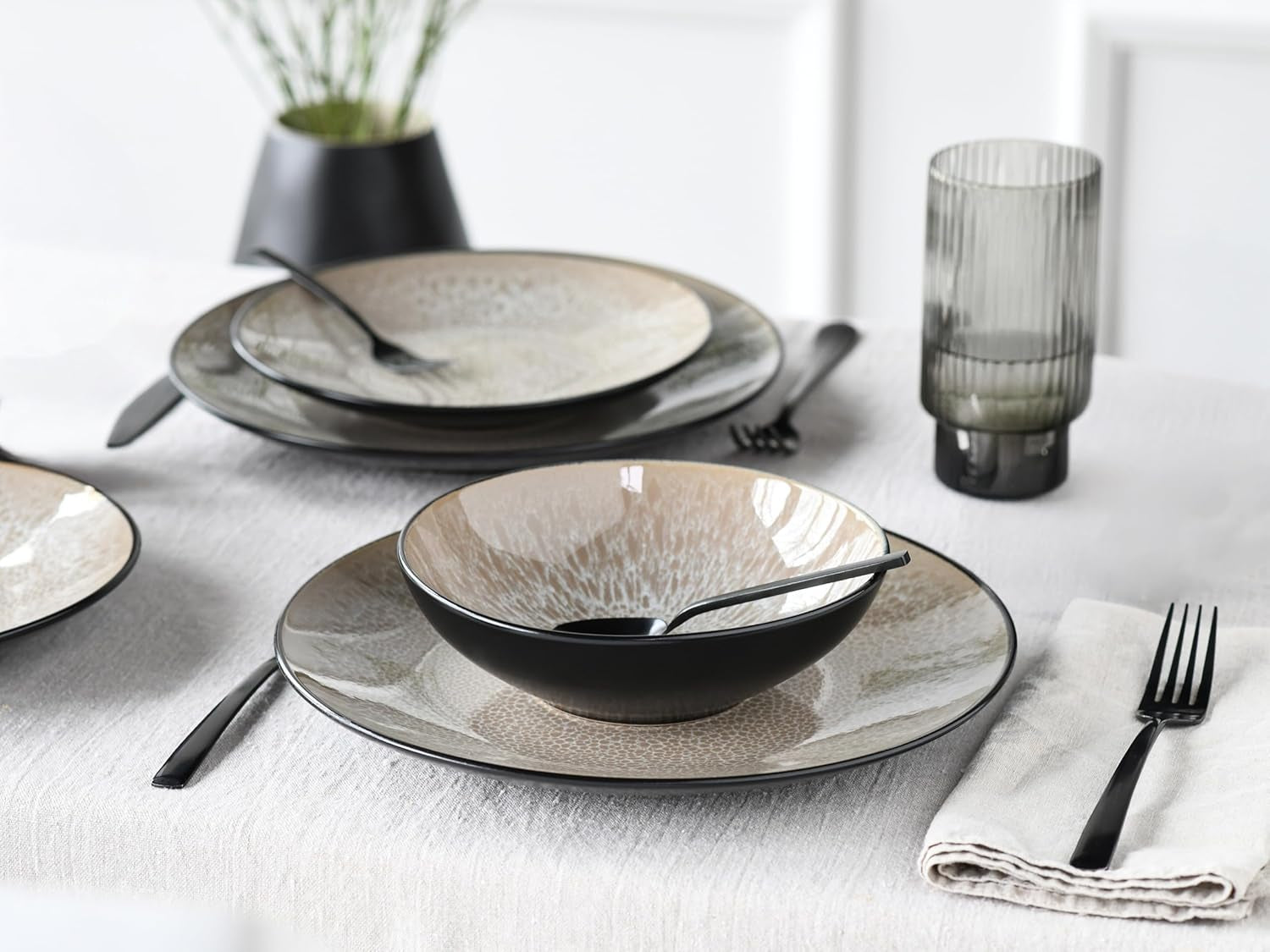 CreaTable, 24464, Seria Malmö Bej, set de veselă cu 18 piese pentru 6 persoane, set de farfurii din gresie, potrivit pentru mașina de spălat vase și cuptorul cu microunde, producție de calitate