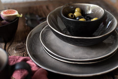 MÄSER 934073 Niara Organic Series, set de veselă modern pentru 4 persoane, cu aspect vintage incitant, serviciu combinat format din 16 piese cu o combinație specială de glazură în negru și maro, gresie