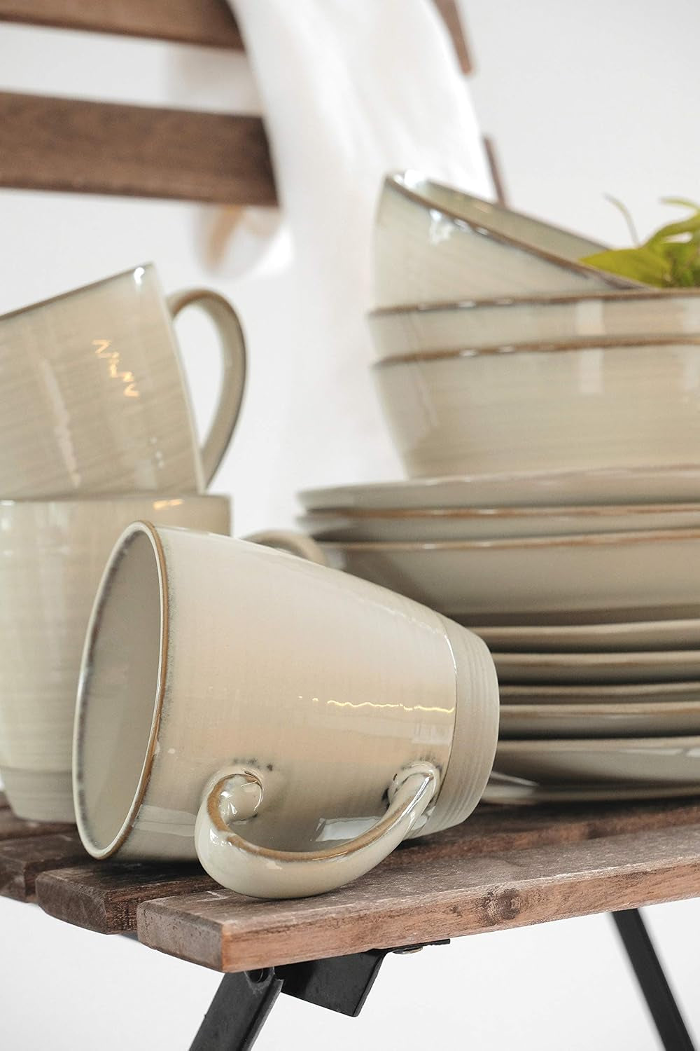 MÄSER 931371 Nottingham Vintage Series Set de veselă pentru 4 persoane, serviciu de cină cu 8 piese, farfurii de cină și farfurii de sumă, aspect retro rotund neregulat, gresie, bej