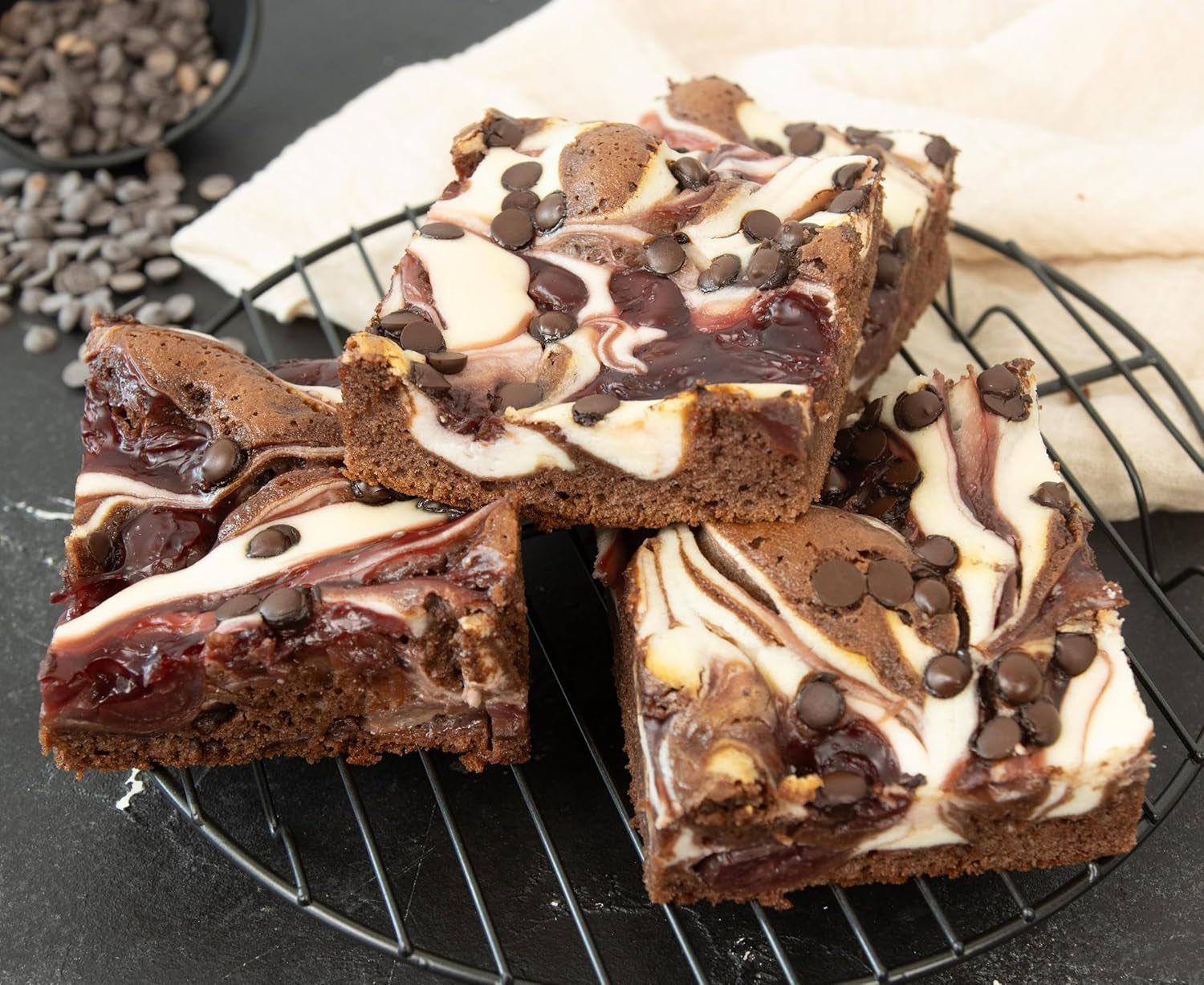 RUF Sernik-Muffiny Backmischung, Muffiny w stylu amerykańskim Mit Cremiger Füllung, Einfache Zubereitung, 12 Muffin-Förmchen Inklusive Naty Shop