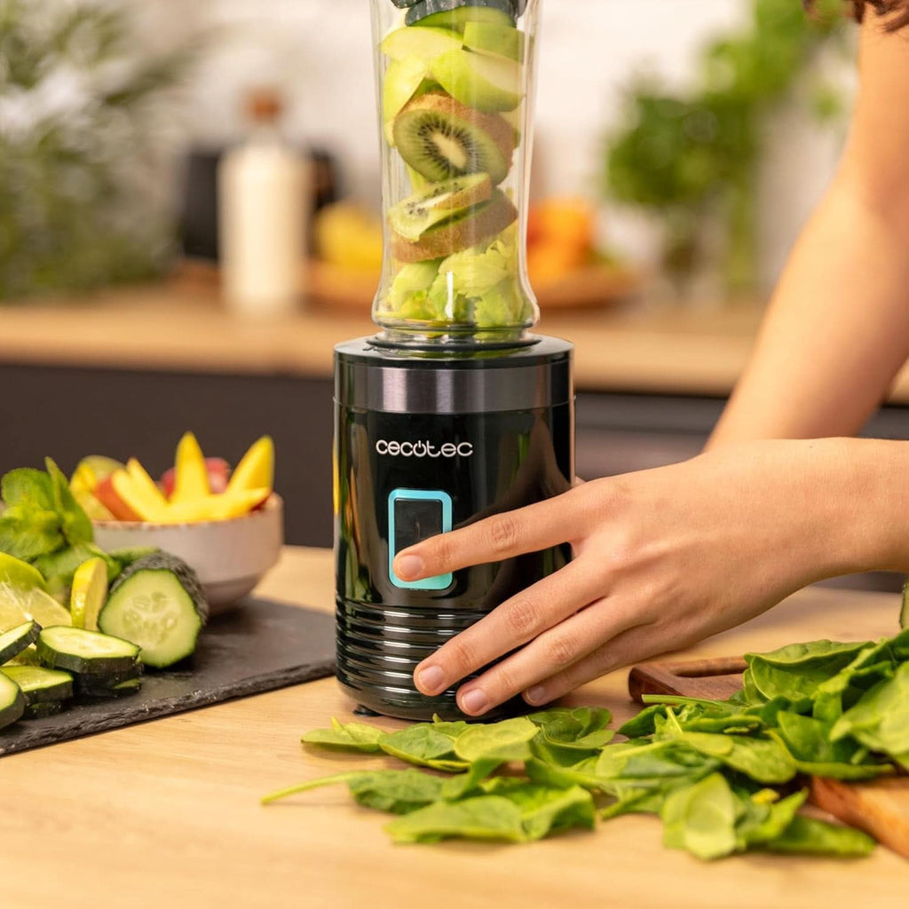 Cecotec Tragbarer Einzelstandmixer Power Titanium 300 Easygo. 350W, Zerkleinert Eis, 4 Klingen Mit Schwarzer Titanbeschichtung, Inklusive 2 Kühlröhren, 2 Tragbaren Bechern Und 2 Deckeln Mama si Copilul Naty Shop