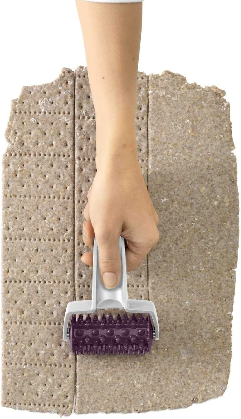 Betty Bossi Cracker Roller, idealny gadżet kuchenny do przygotowywania Knäckebrot i Crackern für raffiniertes Fingerfood. Teigschneider mit tollen Rezeptideen.