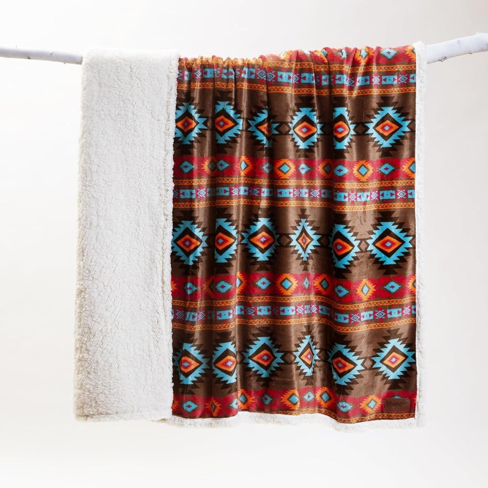 CARSTENS, INC. Koc do rzucania Wrangler Ultra Premium, super miękki, z polaru Sherpa, duży, 137,2 x 172,7 cm, Łóżka i koce Southwest Horizon Carstens, Inc.