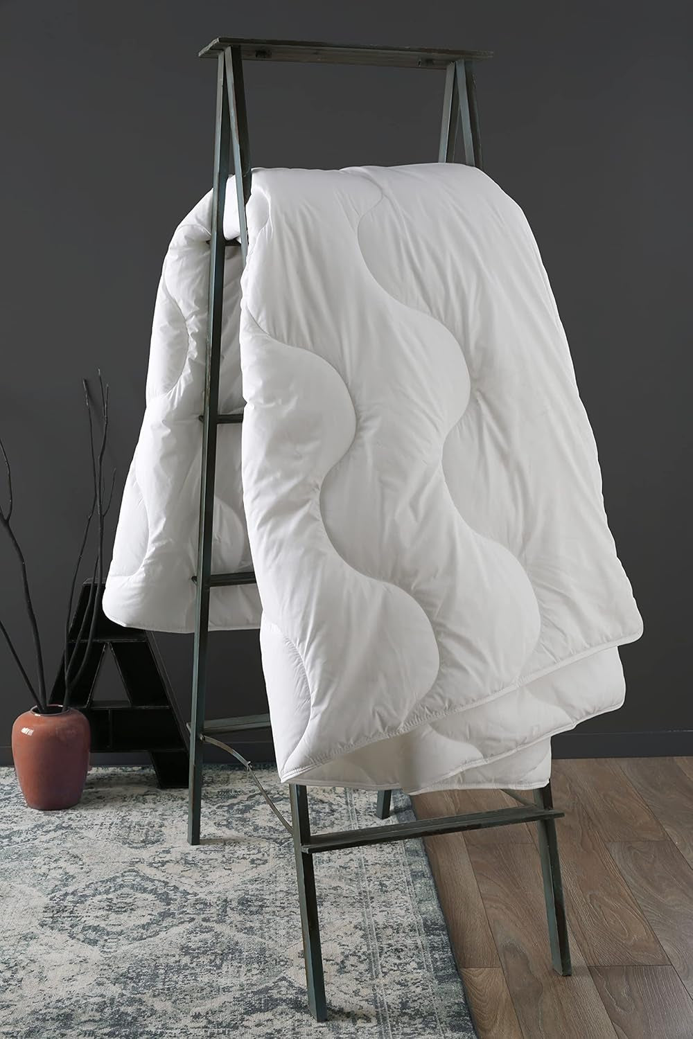 DODO | Elu Produkt Roku 2023 L Kołdra, 220 x 240 cm, Do łóżka podwójnego, Bardzo miękka, Z recyklingu, Można prać w pralce w 40°C Kołdry i kołdry Naty Shop