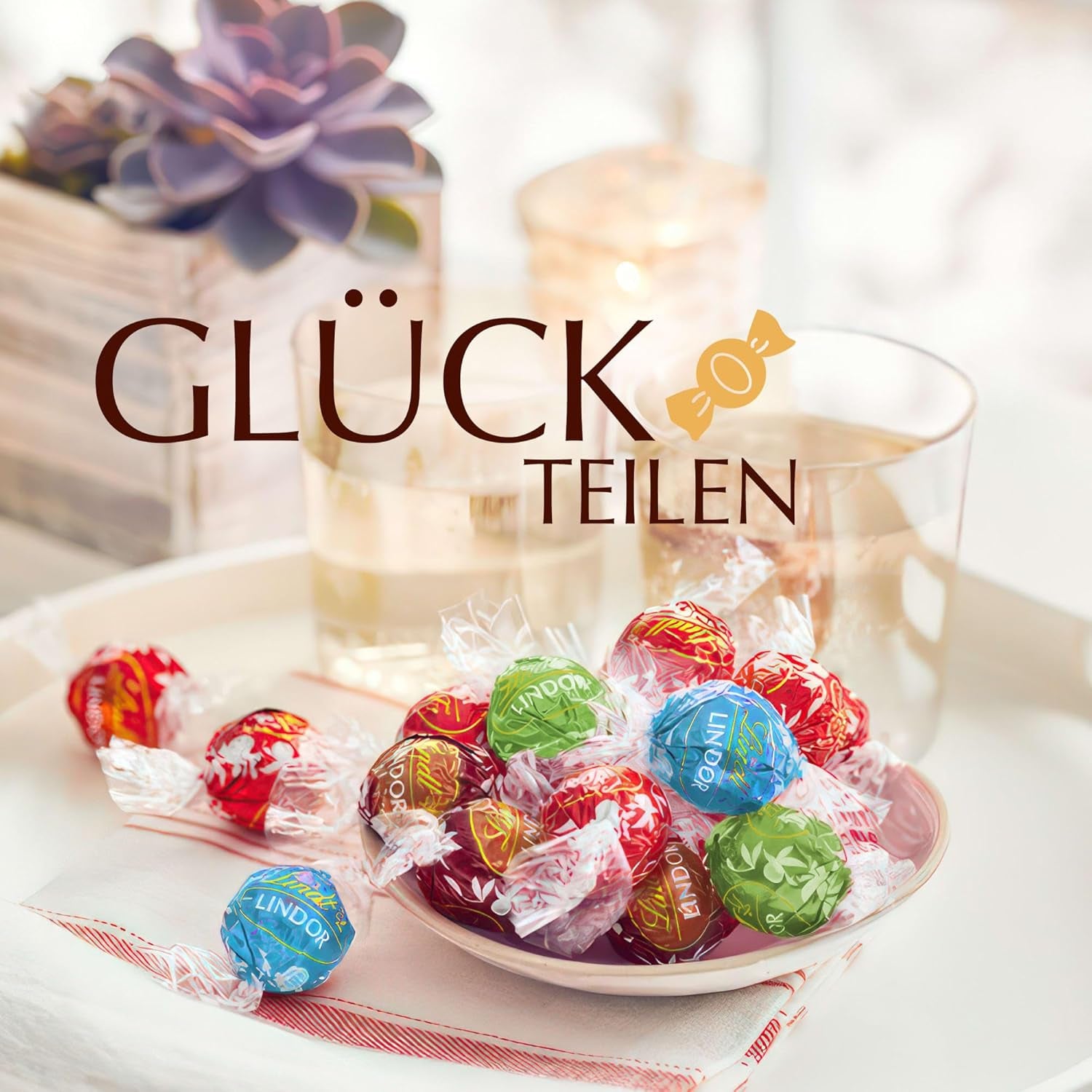 Czekolada Lindta | Różne torby LINDOR srebrne | Worek 1 kg | 80 kulek rozpływającej się w ustach mlecznej czekolady, 70%, smak solonego karmelu i podwójnej czekolady | Prezent w postaci czekolady do dzielenia się