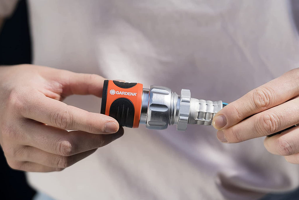 Gardena 39042-M Set de pornire cu cuplaj rapid metalic pentru furtunuri de grădină, cuplaje rapide și accesorii în câteva secunde, 4 piese, inclusiv adaptoare anti-scurgere pentru ștecher și priză