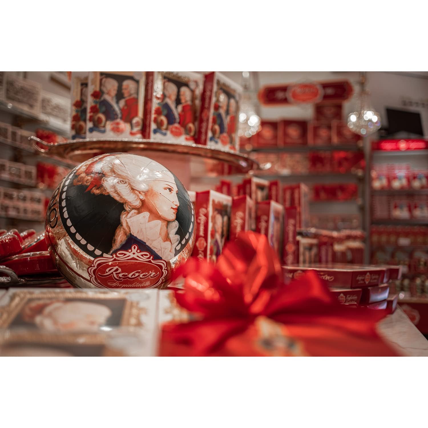 Reber Authentic Mozart Balls Christmas Edition Praliny z ciemnej czekolady Marcepan Nugat Idealny prezent na Boże Narodzenie w zestawie 12 sztuk