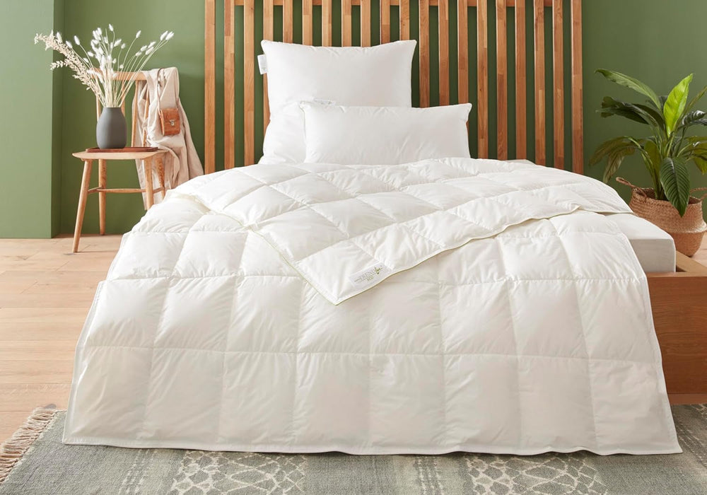 Badenia Trendline Ciepła kołdra Eco 90% puch i 10% pierze klasa I, 135 X 200 cm, biała, z certyfikatem Oeko-Tex, wyprodukowana zgodnie z niemieckimi standardami jakości. Kołdry i kołdry Naty Shop 135 X 200 Cm Lekki kocyk letni