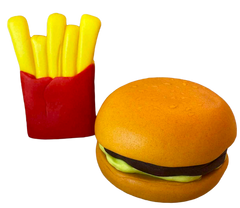 Jadalne dekoracje na tort Hamburger i frytki – zestaw 2 figurek z masy cukrowej (~6 cm)
