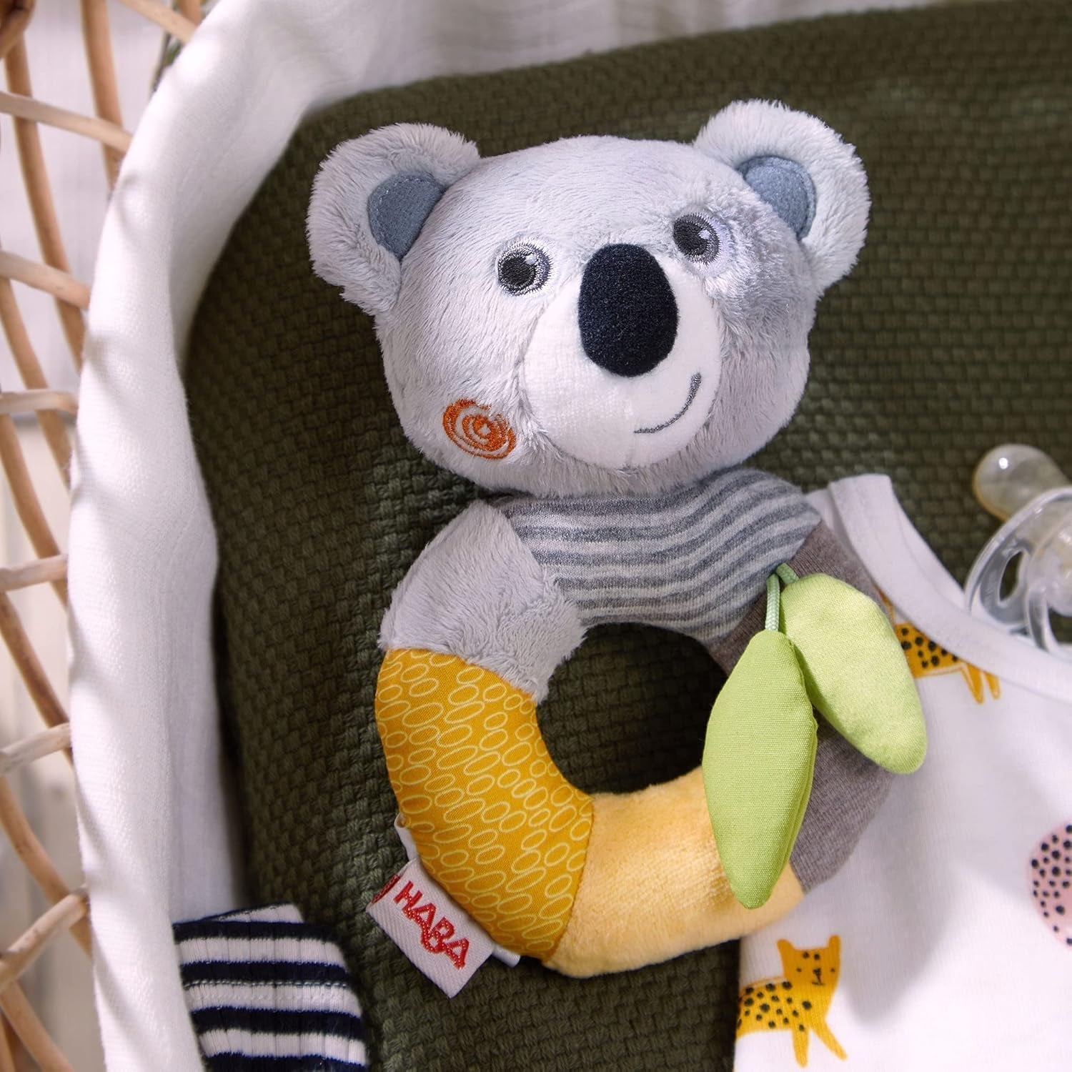 HABA 306654 - Jucărie de prins koala cu pluș, jucărie de prins de la 6 luni, gri Jucarii Bebe Naty Shop