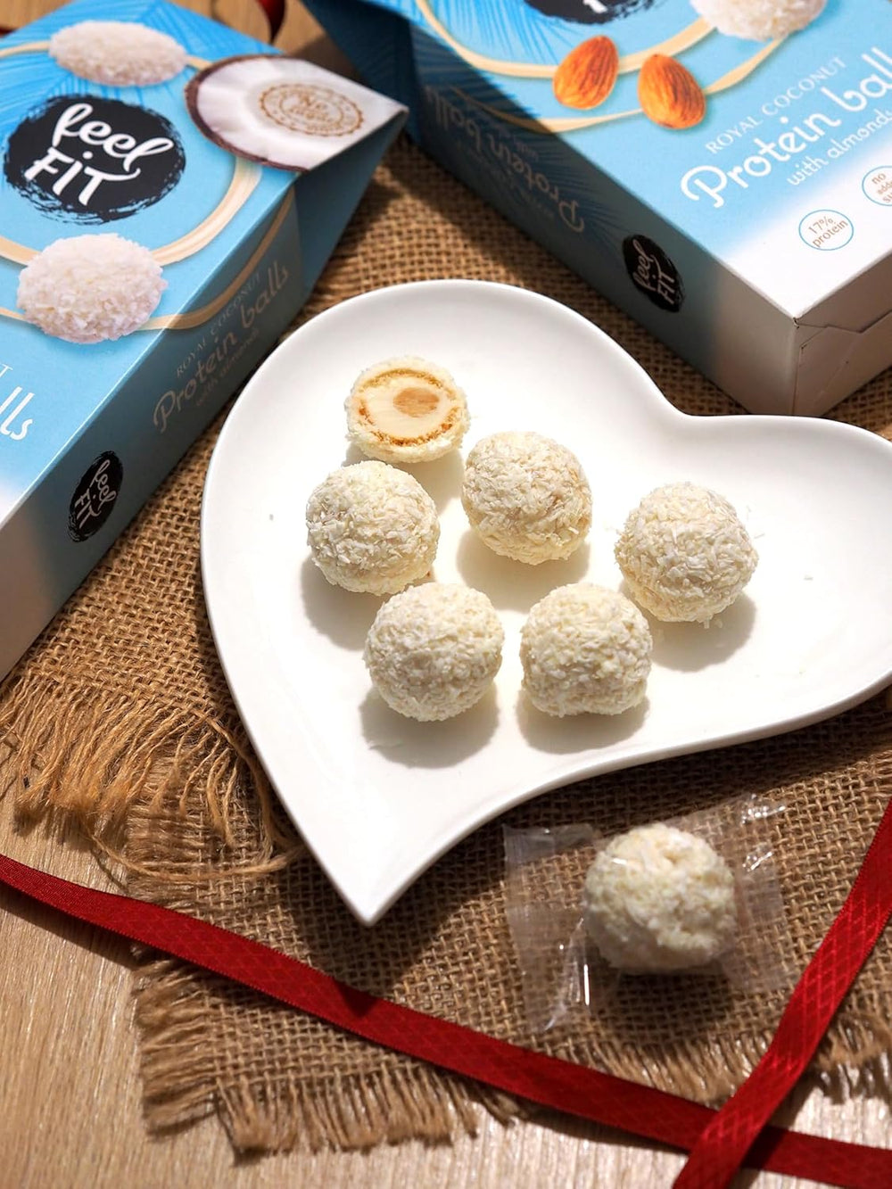 Praliny kokosowe bez cukru z migdałami, Feel FIT, bez dodatku cukru, 17% białka, 63 g