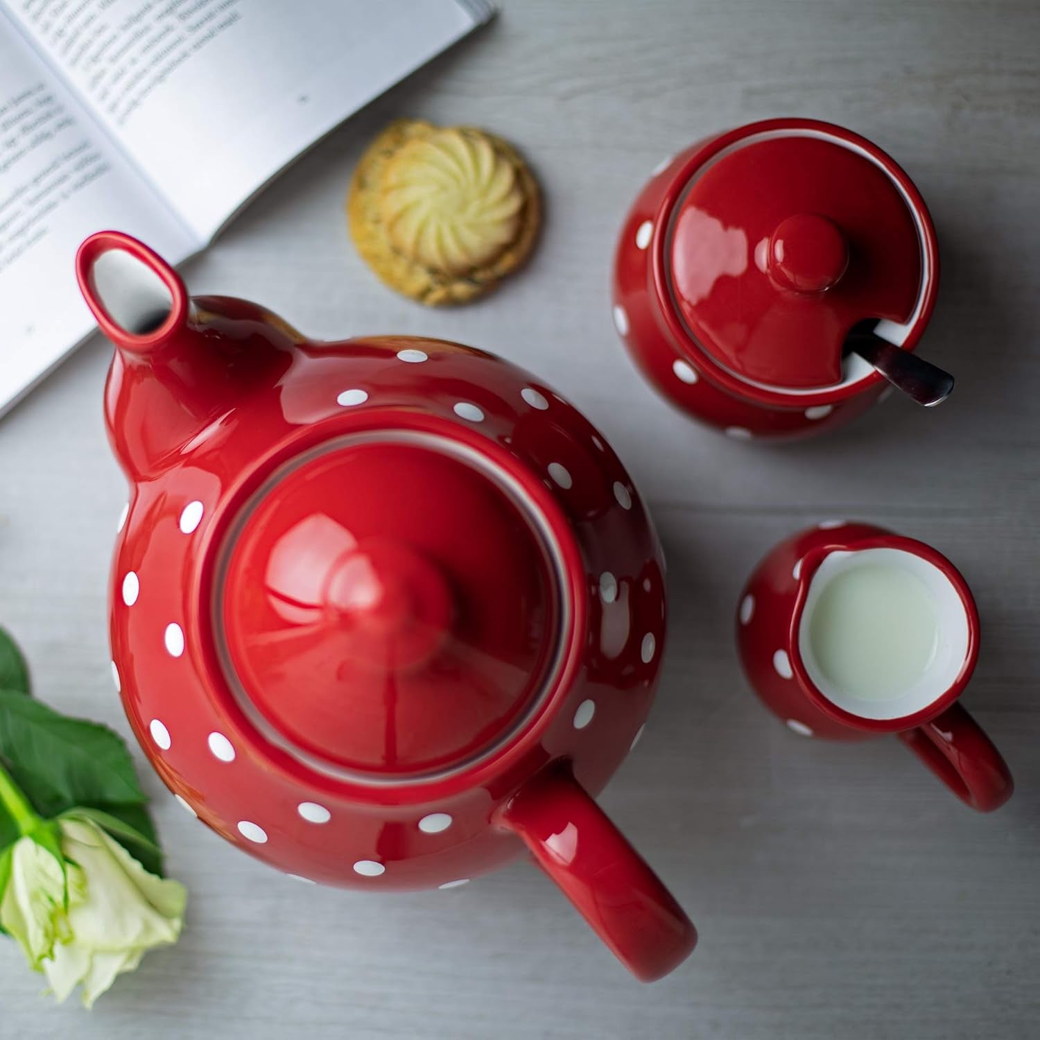 City to Cottage® - Set mare de ceai | Roșu și alb | Buline | Lucrat manual | Ceainic ceramic 1,7 litri, ulcior de lapte, zaharniță