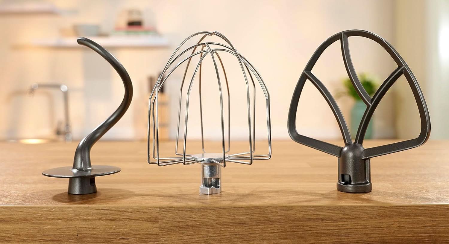 SEVERIN Küchenmaschine Mit Waage, Große Knetmaschine Für Bis Zu 3 Kg Kuchenteig, Robuste Teigmaschine Mit Knethaken, Flachrührer Und Schneebesen, 1.000 W, Schwarz, Matt,Edelstahl, KM 3898 Mama si Copilul Naty Shop