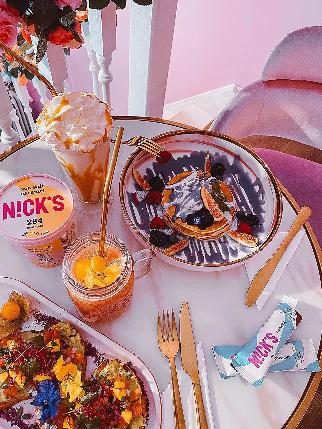 NICKS Keto Batony kokosowe, czekoladowe przekąski kokosowe, 175 kalorii, 2 węglowodany netto, bez dodatku cukru, bezglutenowe, słodycze o niskiej zawartości węglowodanów (15 x 40 g)