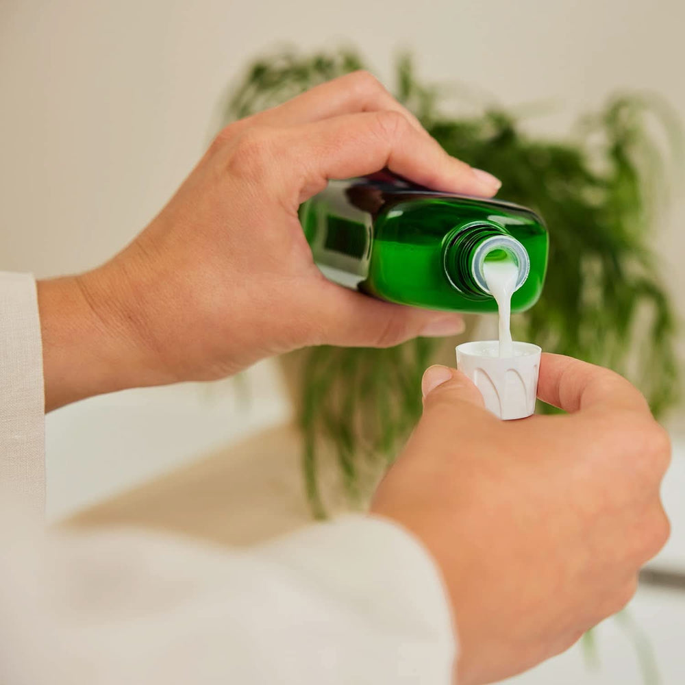 WELEDA, kosmetyki naturalne Organiczna esencja do kąpieli z olejkami eterycznymi ze świerku i jodły pospolitej do relaksu i pielęgnacji, dodatek do kąpieli zapewniający wewnętrzną siłę, 200 ml Prysznic i kąpiel Naty Shop